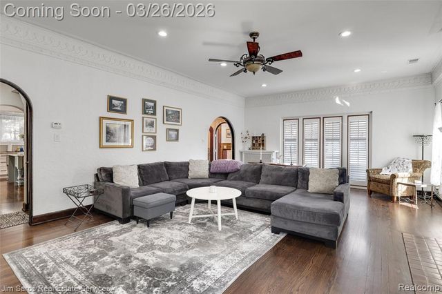 1247 Buckingham Road, Grosse Pointe Park, MI 48230