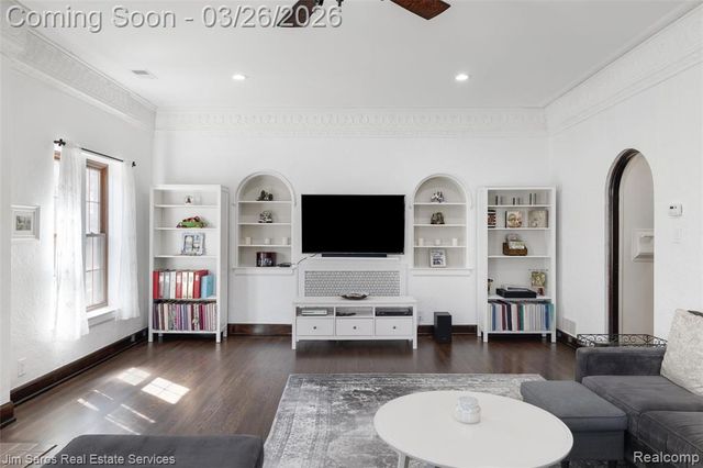 1247 Buckingham Road, Grosse Pointe Park, MI 48230