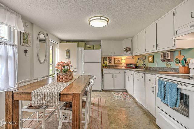 517 Cherokee Drive, Mount Carmel, TN 37645