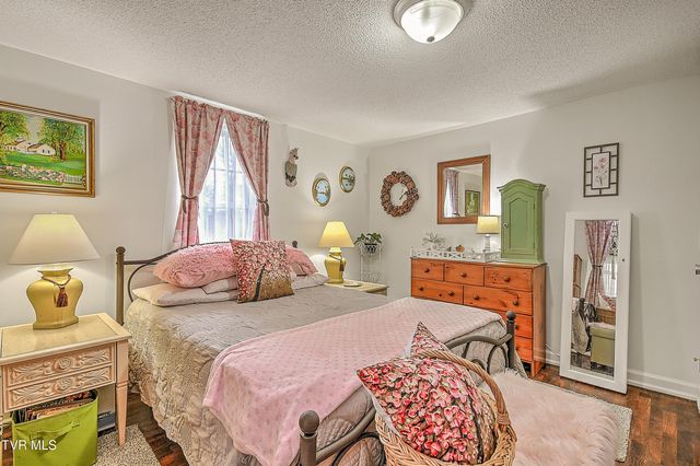 517 Cherokee Drive, Mount Carmel, TN 37645
