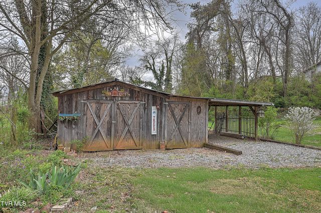 517 Cherokee Drive, Mount Carmel, TN 37645