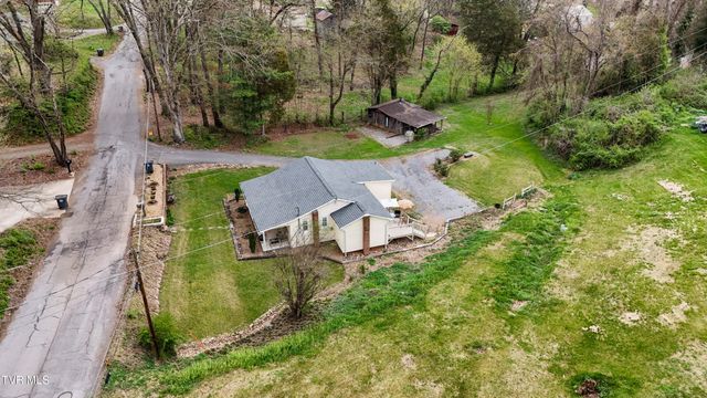 517 Cherokee Drive, Mount Carmel, TN 37645