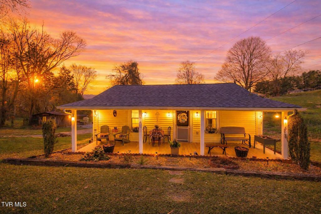 517 Cherokee Drive, Mount Carmel, TN 37645