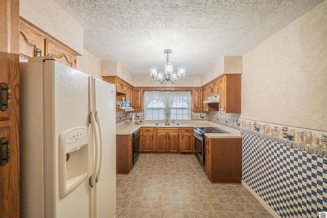 130 Nolan Dr, Paducah, KY 42003