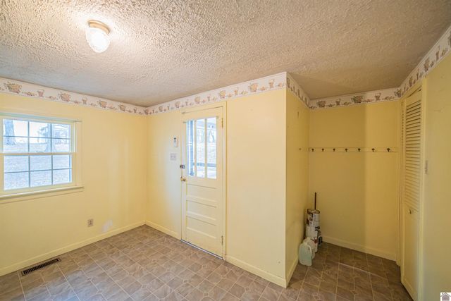 130 Nolan Dr, Paducah, KY 42003