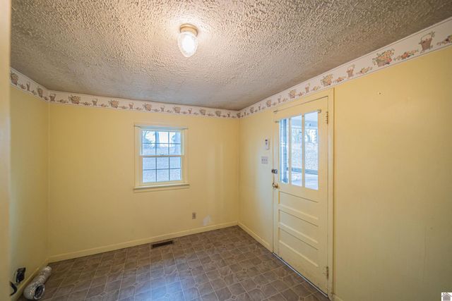 130 Nolan Dr, Paducah, KY 42003