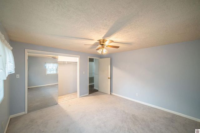 130 Nolan Dr, Paducah, KY 42003