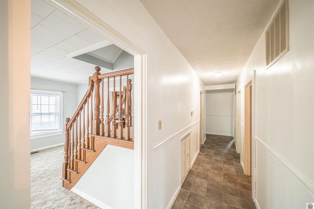 130 Nolan Dr, Paducah, KY 42003