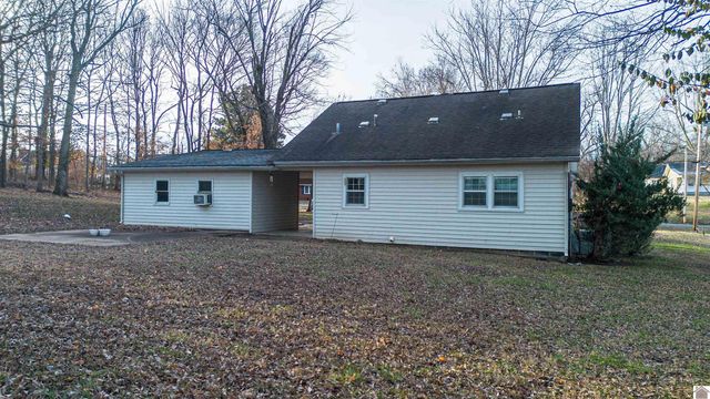 130 Nolan Dr, Paducah, KY 42003