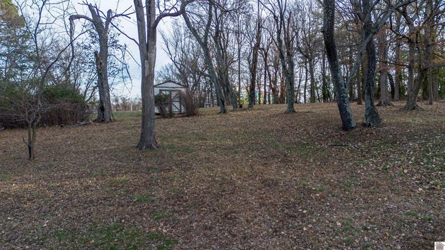 130 Nolan Dr, Paducah, KY 42003