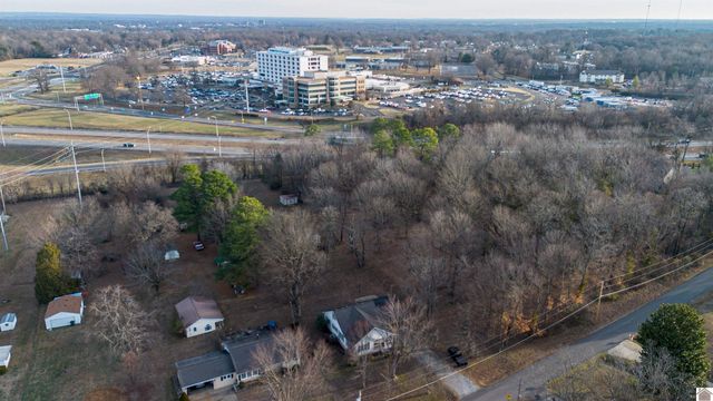 130 Nolan Dr, Paducah, KY 42003