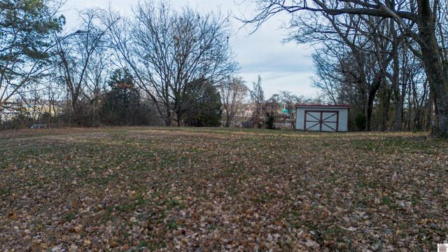 130 Nolan Dr, Paducah, KY 42003