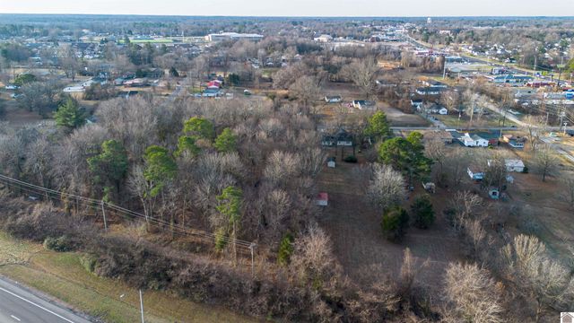 130 Nolan Dr, Paducah, KY 42003