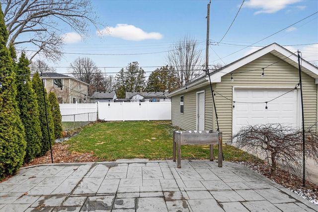 2333 Barrett Avenue, Royal Oak, MI 48067