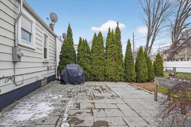 2333 Barrett Avenue, Royal Oak, MI 48067