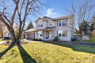 8275 Vista Royale Lane NE, Rockford, MI 49341