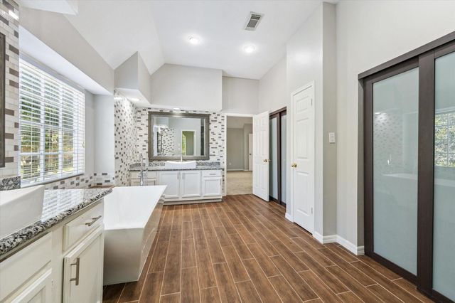 2006 Ravens Crest Drive, Sugar Land, TX 77478