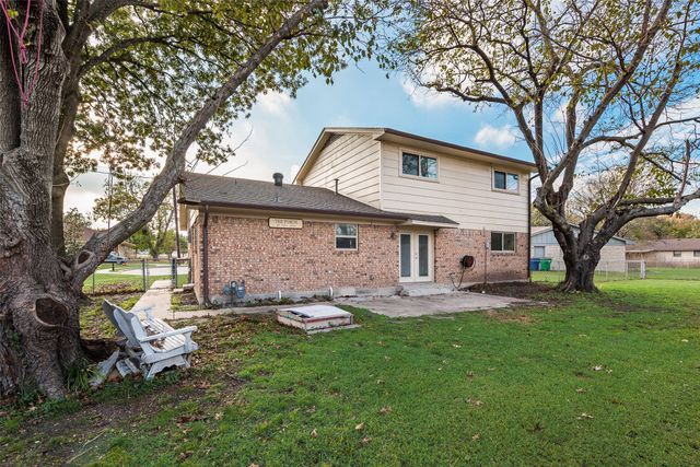 106 Apache Court, Waxahachie, TX 75165