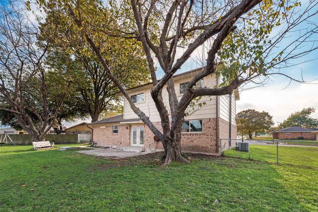 106 Apache Court, Waxahachie, TX 75165
