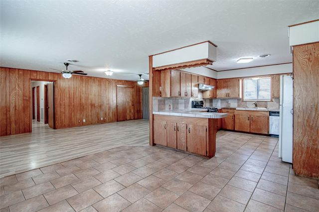 365 Fm 247 Road, Huntsville, TX 77320