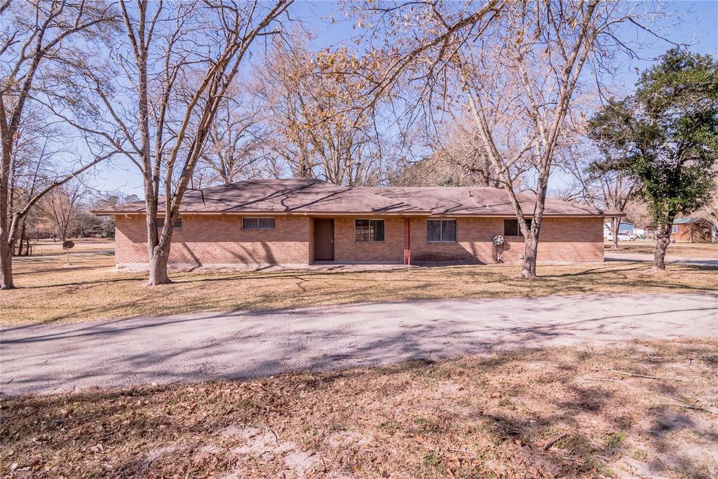 365 Fm 247 Road, Huntsville, TX 77320