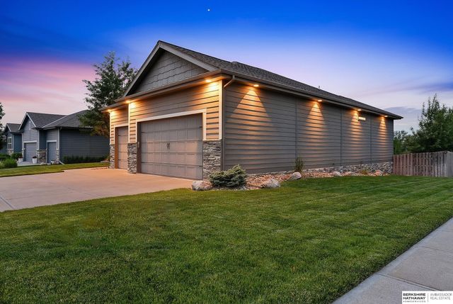 8102 S 194th Street, Gretna, NE 68028