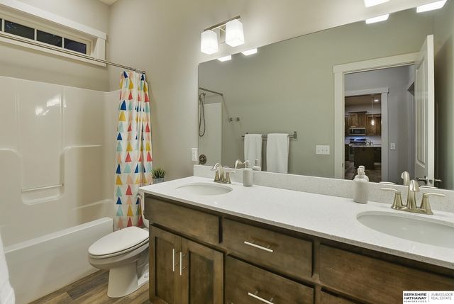 8102 S 194th Street, Gretna, NE 68028