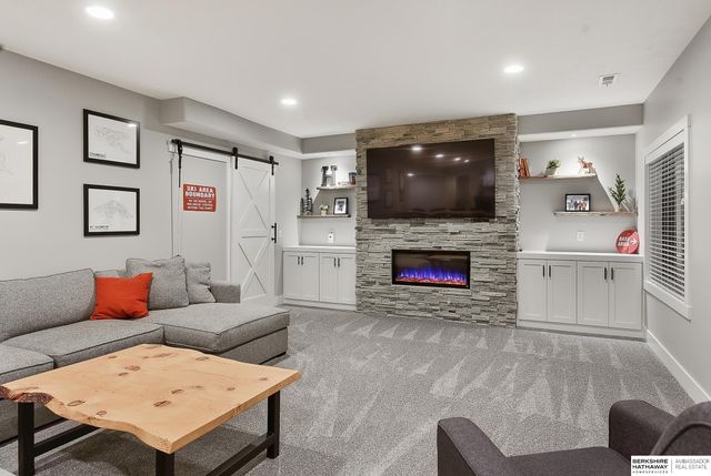 8102 S 194th Street, Gretna, NE 68028