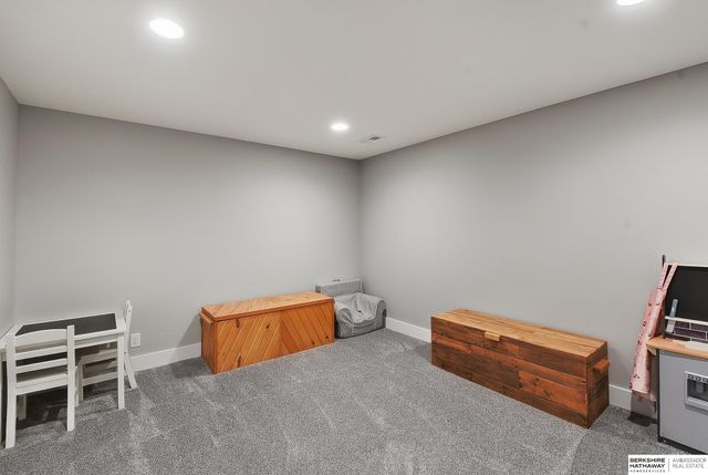 8102 S 194th Street, Gretna, NE 68028