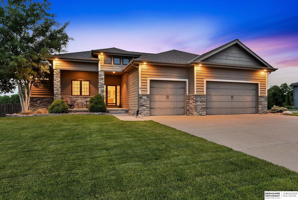 8102 S 194th Street, Gretna, NE 68028