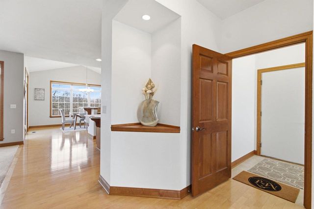 9433 N Michael COURT, Milwaukee, WI 53224