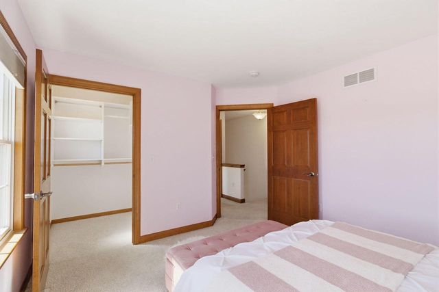 9433 N Michael COURT, Milwaukee, WI 53224