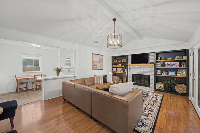 337 Merribrook Trail, Duncanville, TX 75116