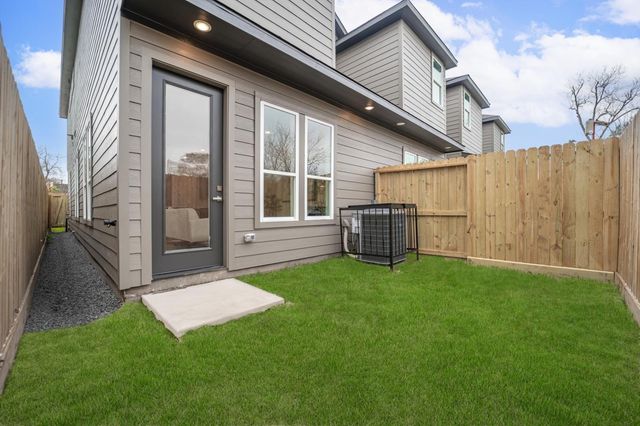 7120 Eastwood Street, Houston, TX 77021