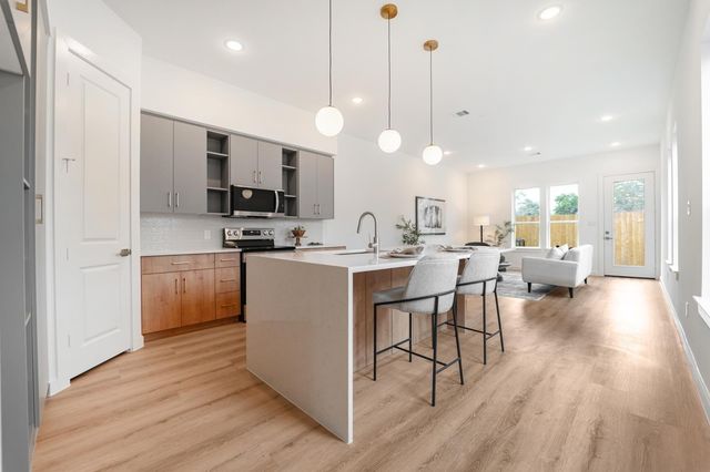 7120 Eastwood Street, Houston, TX 77021