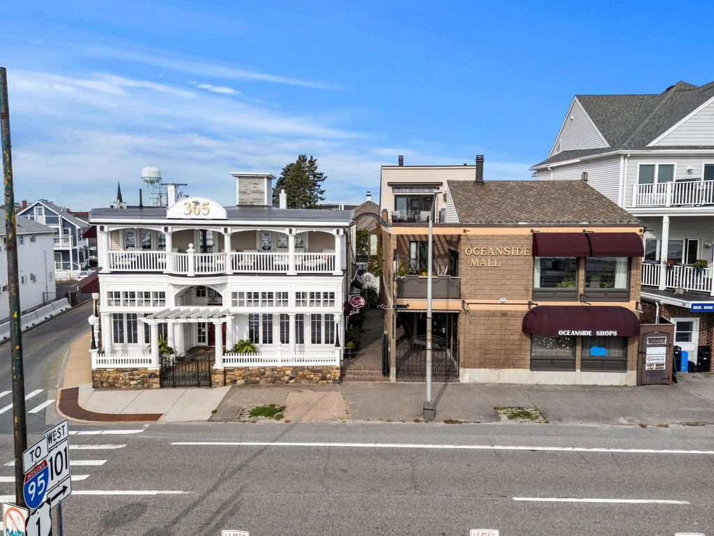 Image 2 of property listing at 365 Ocean Boulevard, Hampton, NH 03842