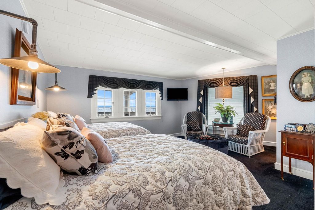 Image 20 of property listing at 365 Ocean Boulevard, Hampton, NH 03842