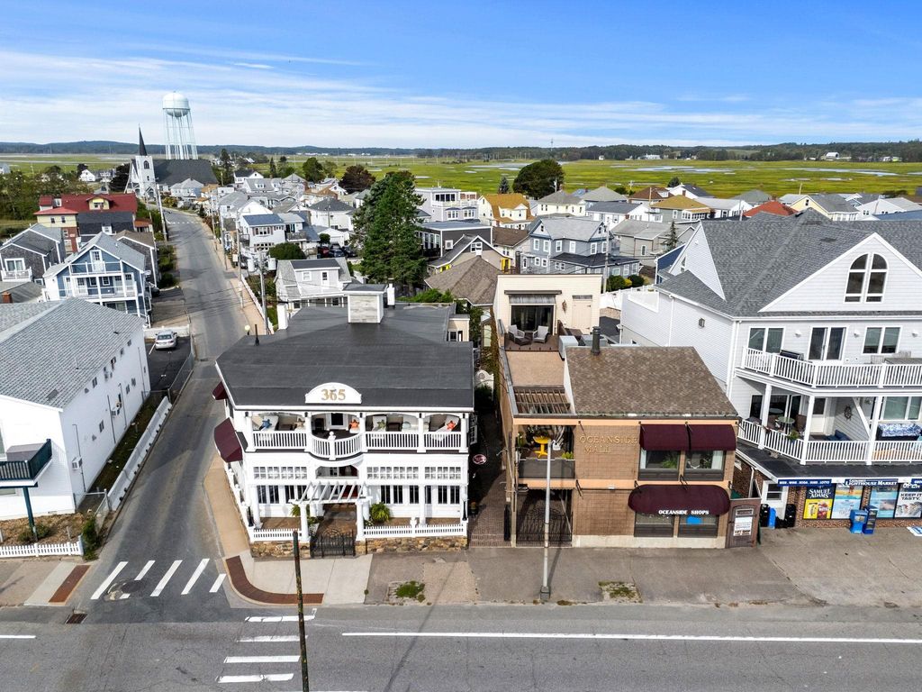 Image 3 of property listing at 365 Ocean Boulevard, Hampton, NH 03842