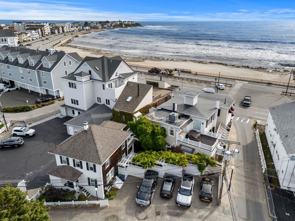 Image 4 of property listing at 365 Ocean Boulevard, Hampton, NH 03842