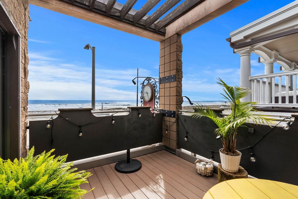 Image 40 of property listing at 365 Ocean Boulevard, Hampton, NH 03842