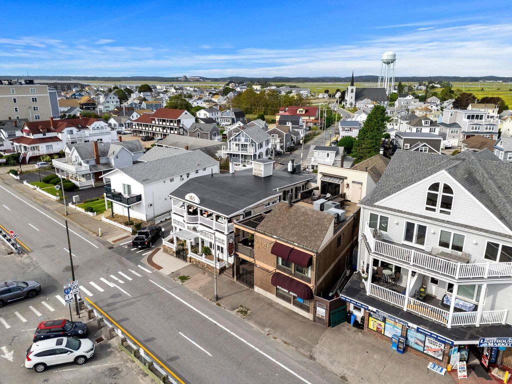 Image 6 of property listing at 365 Ocean Boulevard, Hampton, NH 03842