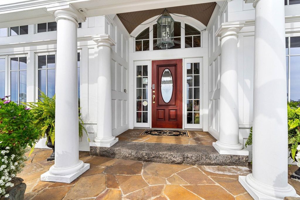 Image 7 of property listing at 365 Ocean Boulevard, Hampton, NH 03842