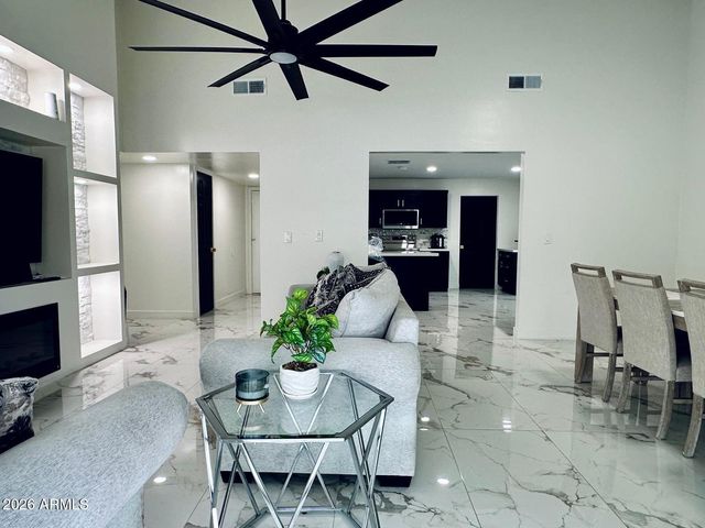 5649 W ONYX Avenue, Glendale, AZ 85302