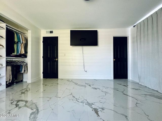 5649 W ONYX Avenue, Glendale, AZ 85302