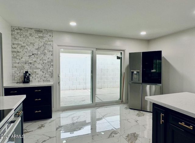 5649 W ONYX Avenue, Glendale, AZ 85302