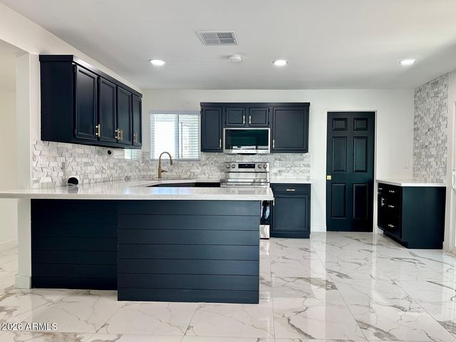 5649 W ONYX Avenue, Glendale, AZ 85302