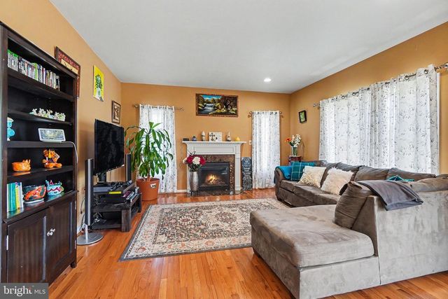 7322 COBBLE STONE DR, Harrisburg, PA 17112
