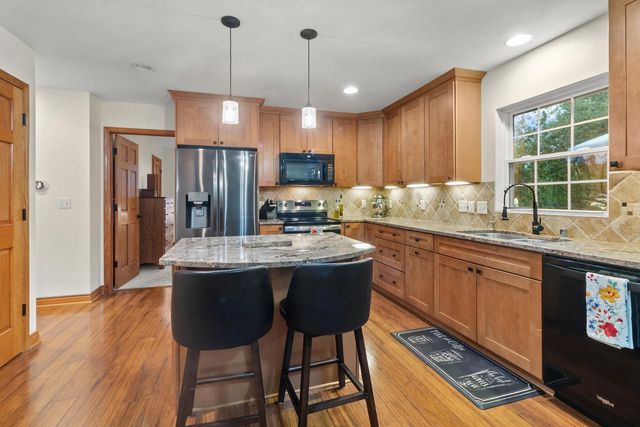 2554 S Sterling CIRCLE, East Troy, WI 53120