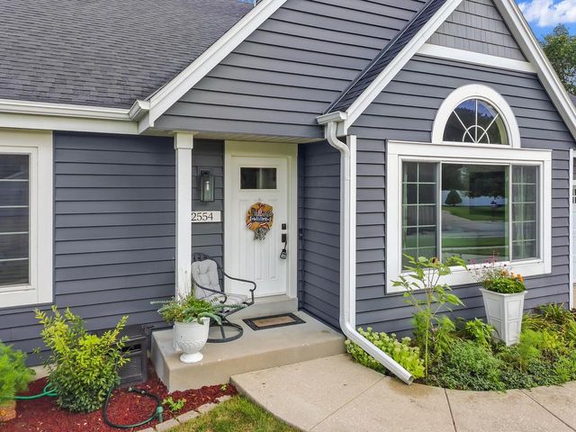 2554 S Sterling CIRCLE, East Troy, WI 53120