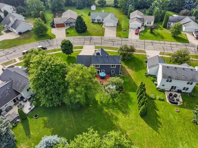 2554 S Sterling CIRCLE, East Troy, WI 53120